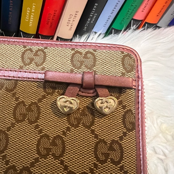 Gucci Cream and Pink Wallet - Picture 3 of 14